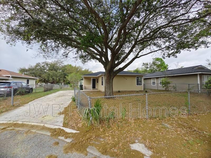 House for rent at 1038 Fuller Lane, Jacksonville, FL 32206