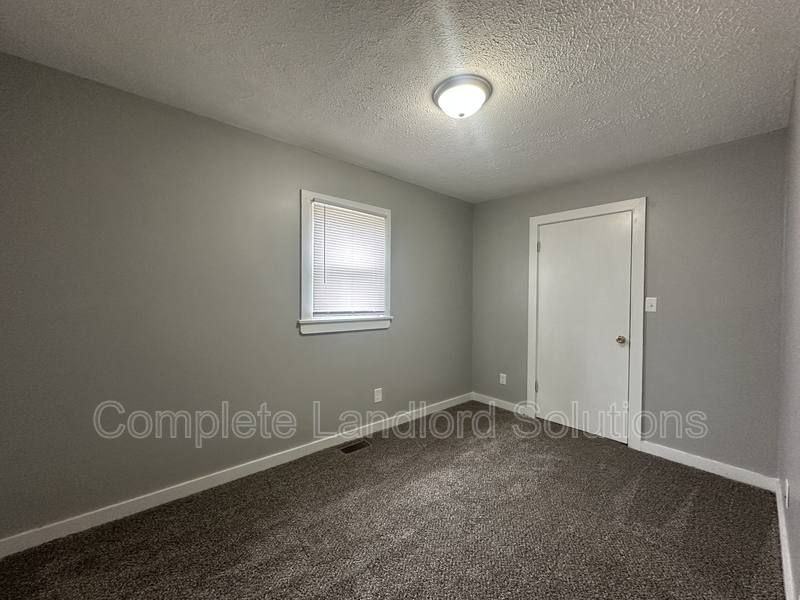 Apartment for rent at 1358 Chestnut St #2, Terre Haute, IN 47807