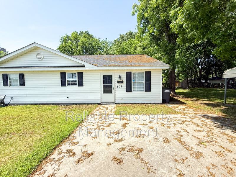 Apartment for rent at 206 E Watson St, Selma, NC 27576
