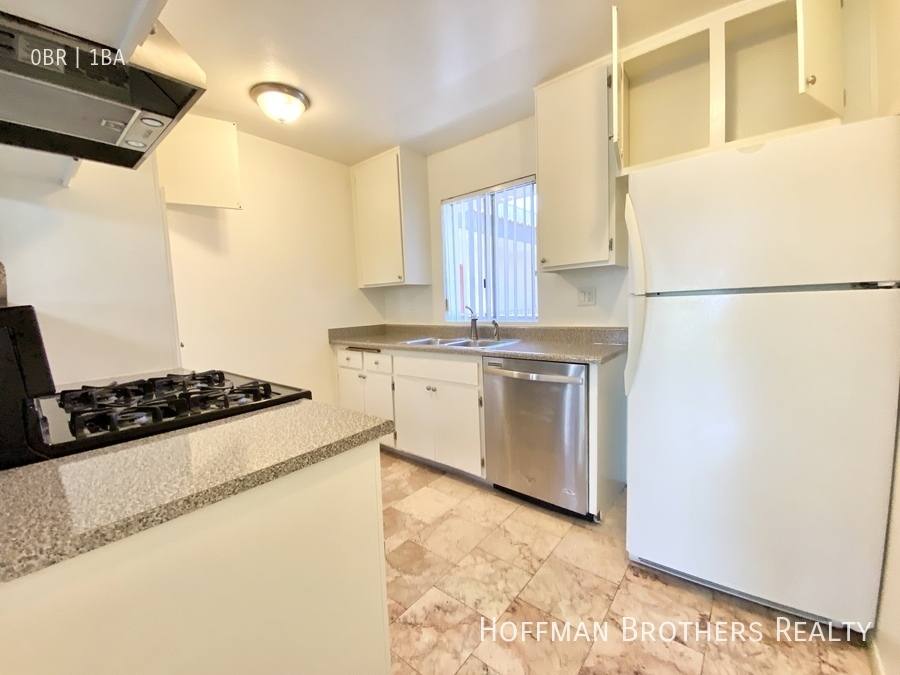 Apartment for rent at 957 S Gramercy Place #104, Los Angeles, CA 90019