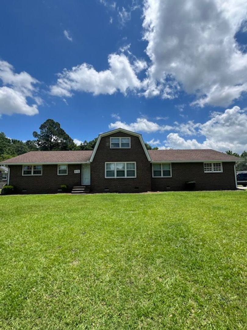 Apartment for rent at 202 N Lakewood Dr, Florence, SC 29501