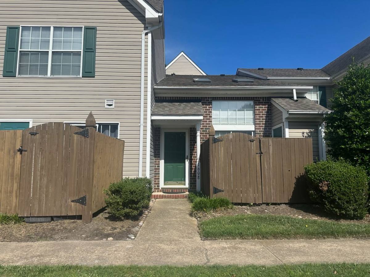 Townhouse for rent at 1608 Willow Point Arch, Chesapeake, VA 23320