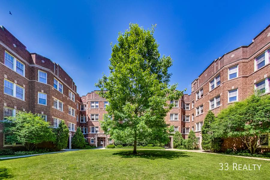 Apartment for rent at 942 Pleasant St #2M, Oak Park, IL 60302