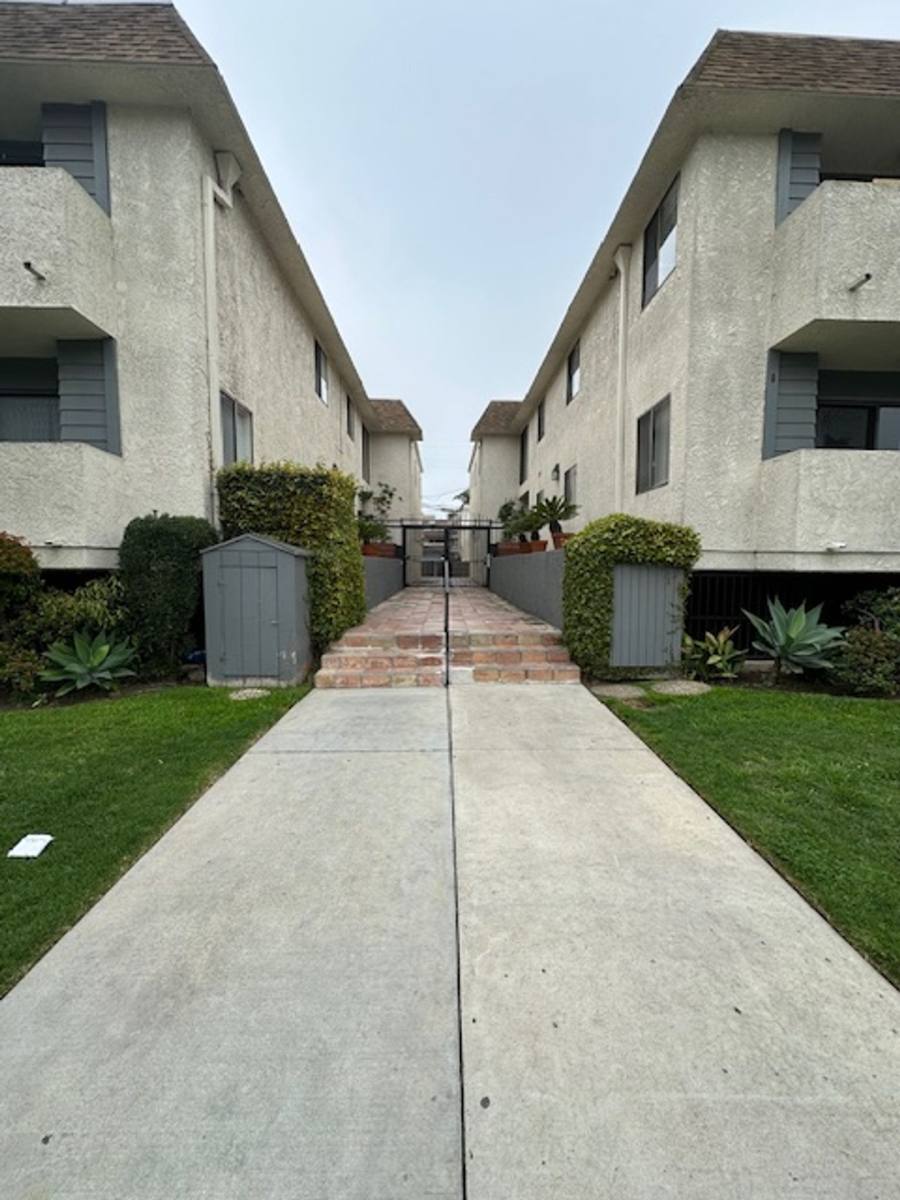 Apartment for rent at 10744-56 Lawler St, Los Angeles, CA 90034
