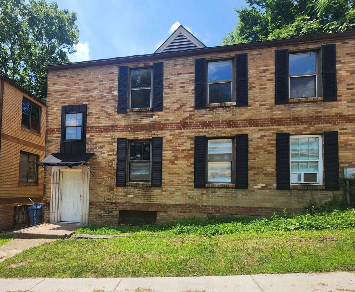 Apartment for rent at 504 Cherry St, Alton, IL 62002