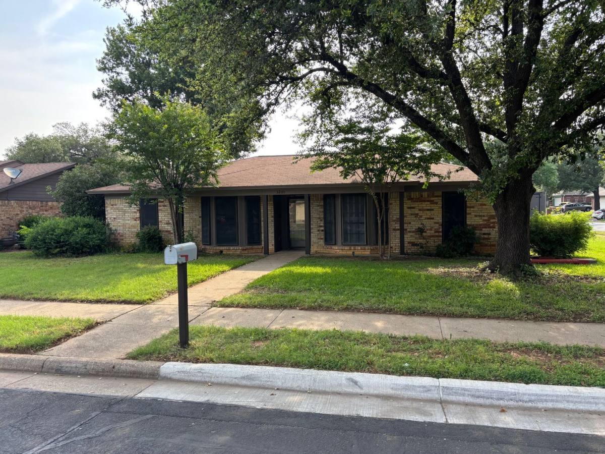 House for rent at 3200 Sapphire St, Bedford, TX 76021