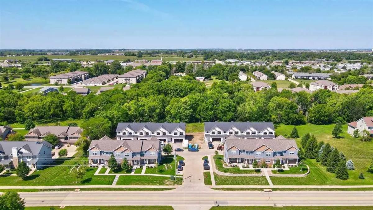 Townhouse for rent at 1105 Ivy Lane, North Liberty, IA 52317