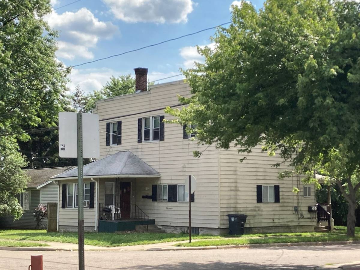 Apartment for rent at 1102 Allendale Ave, Akron, OH 44306