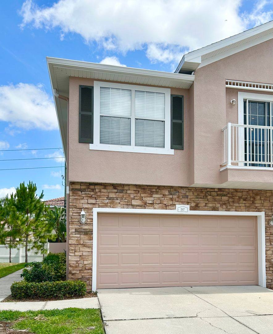 Townhouse for rent at 597 52nd Ave N, Saint Petersburg, FL 33703