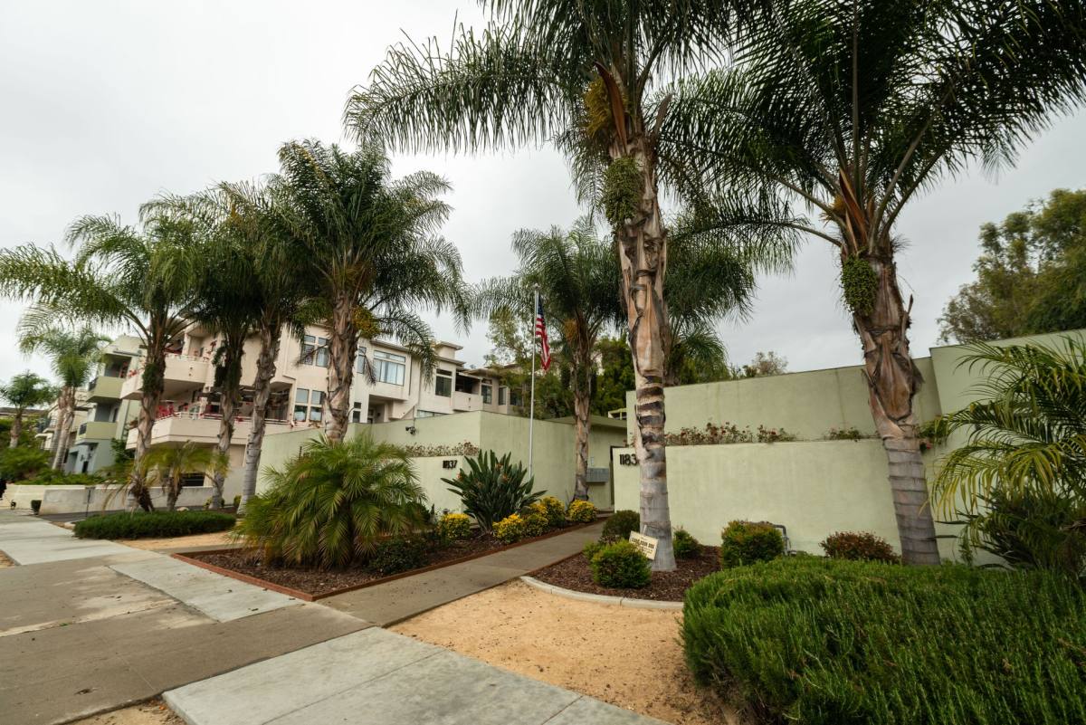 Apartment for rent at 11833-37 Laurelwood Dr, Studio City, CA 91604