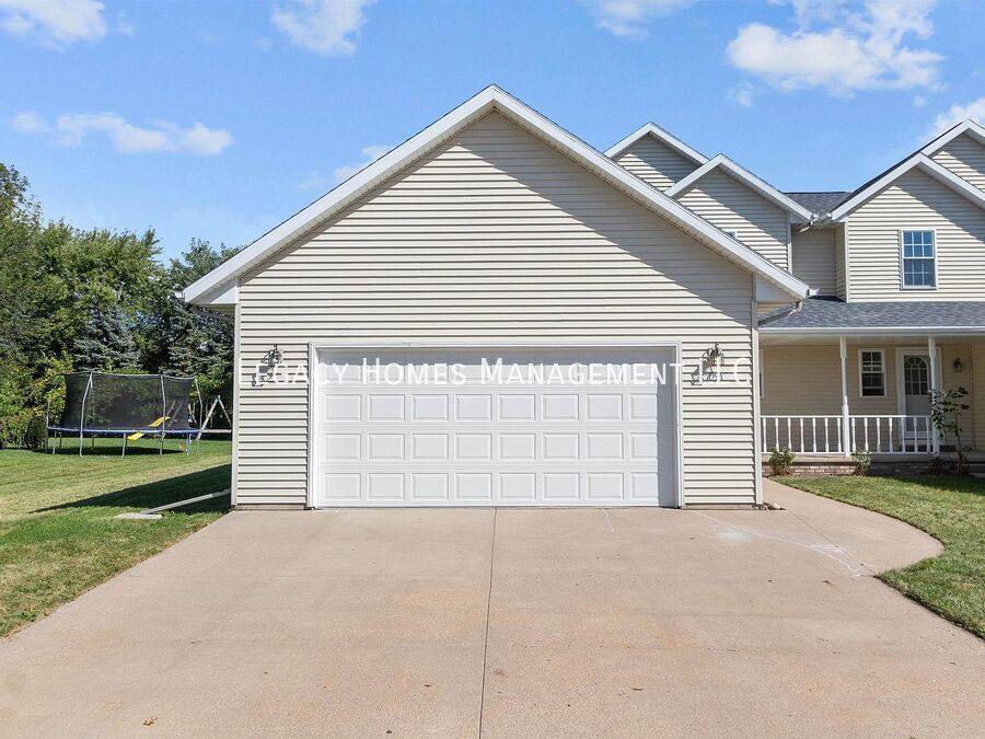 House for rent at 1091 Stillmeadow Lane, Menasha, WI 54952