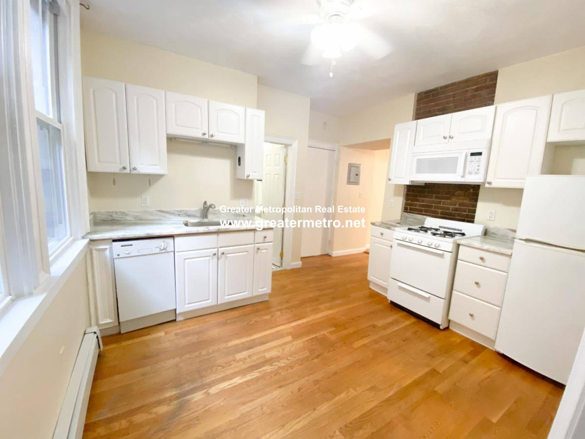 House for rent at 157 Endicott St #1L, Boston, MA 02113