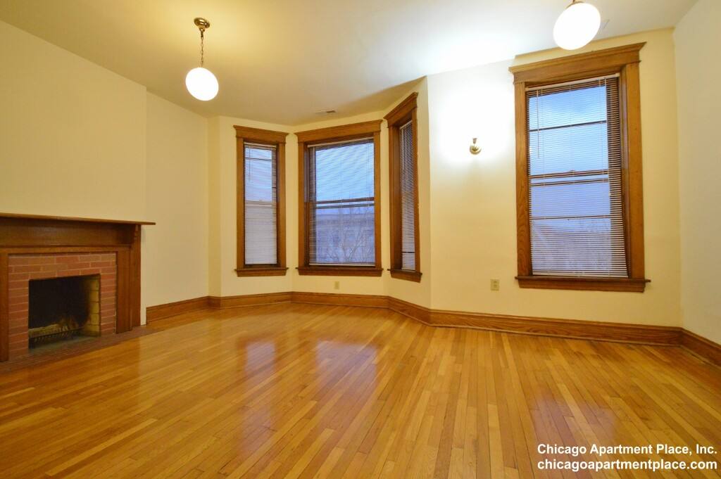 Apartment for rent at 1417 W Belle Plaine Ave #3, Chicago, IL 60613