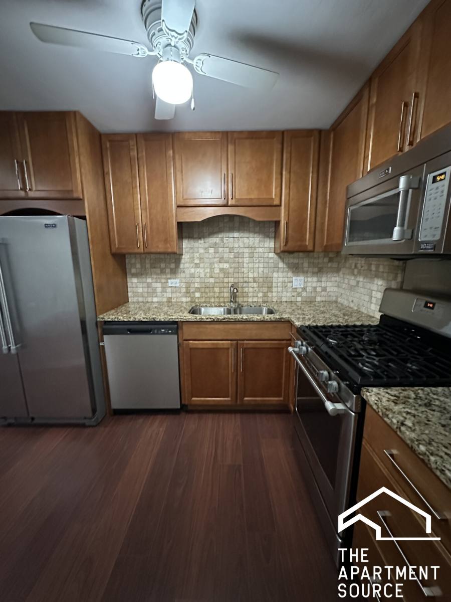 Apartment for rent at 696 Elm Place #105, Highland Park, IL 60035