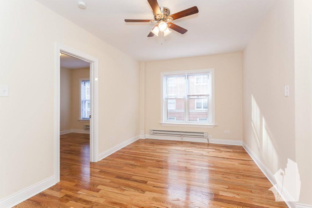 Apartment for rent at 947 W Cornelia Ave #2C, Chicago, IL 60657