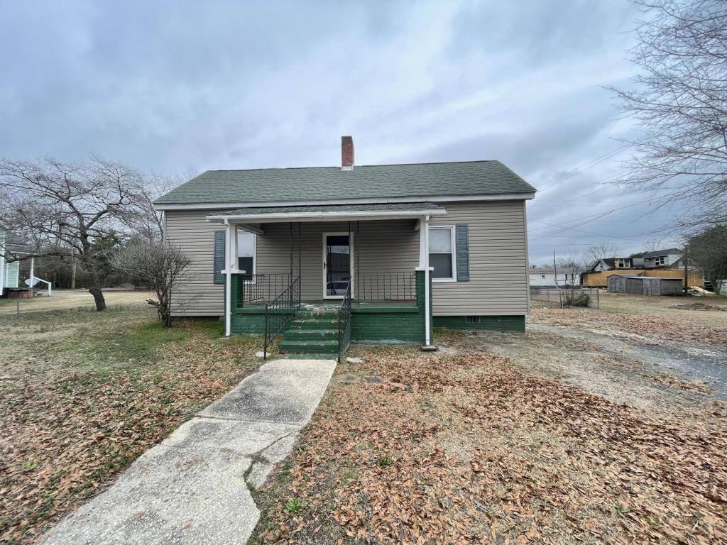 House for rent at 20 3rd St, Laurinburg, NC 28352