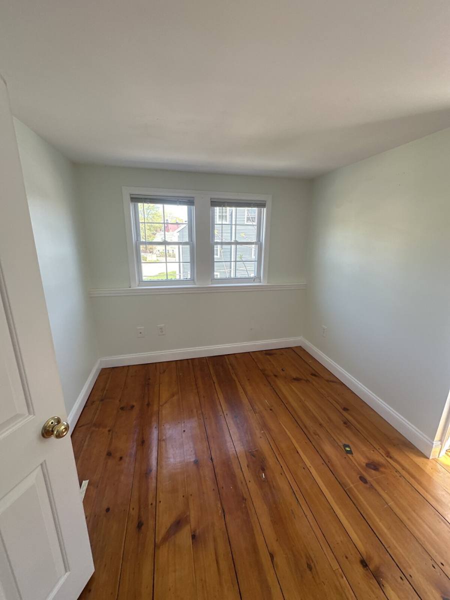House for rent at 16 Dennett St, Amesbury, MA 01913