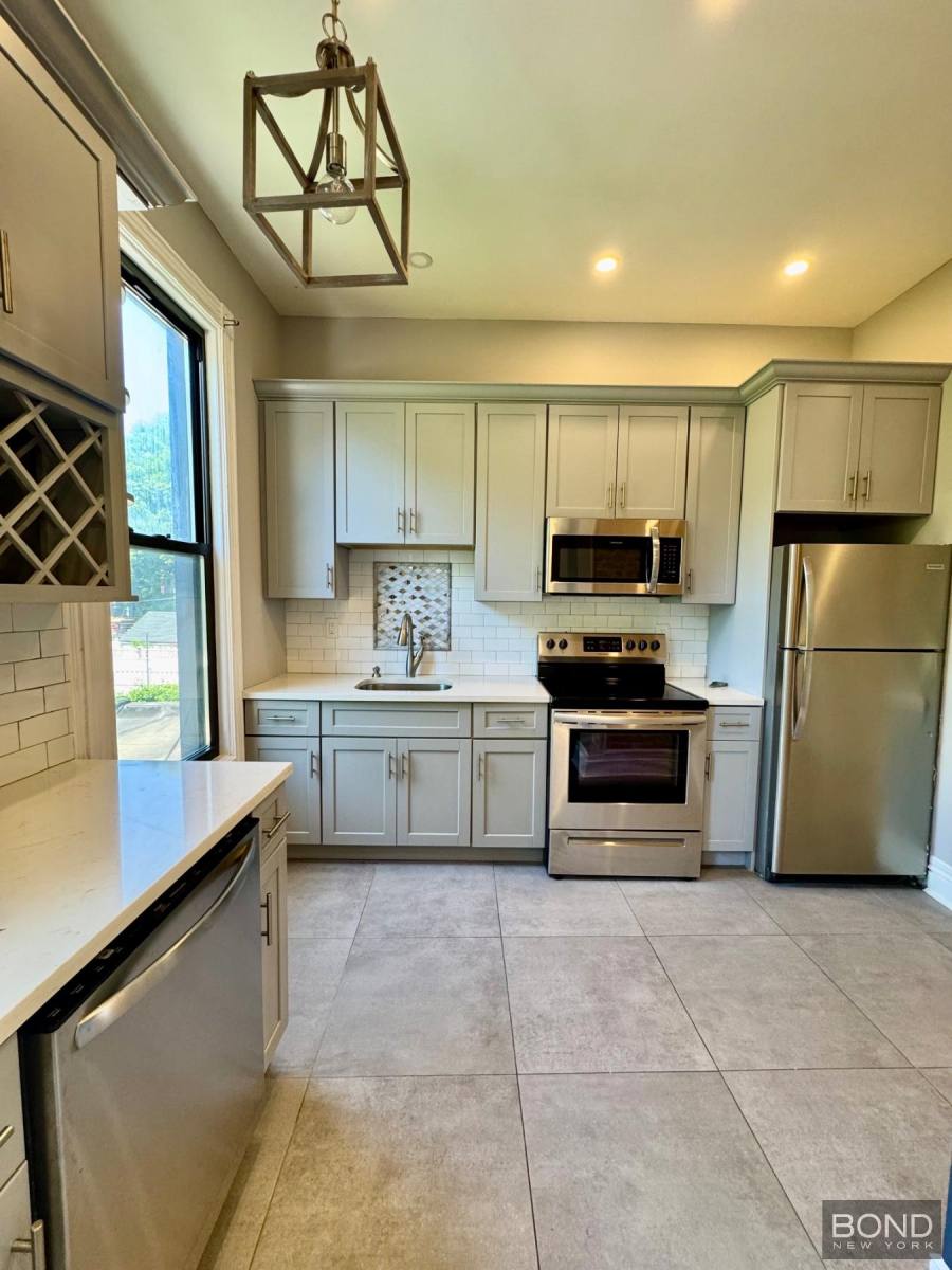 Apartment for rent at 286 Hemlock St #2, Brooklyn, NY 11208