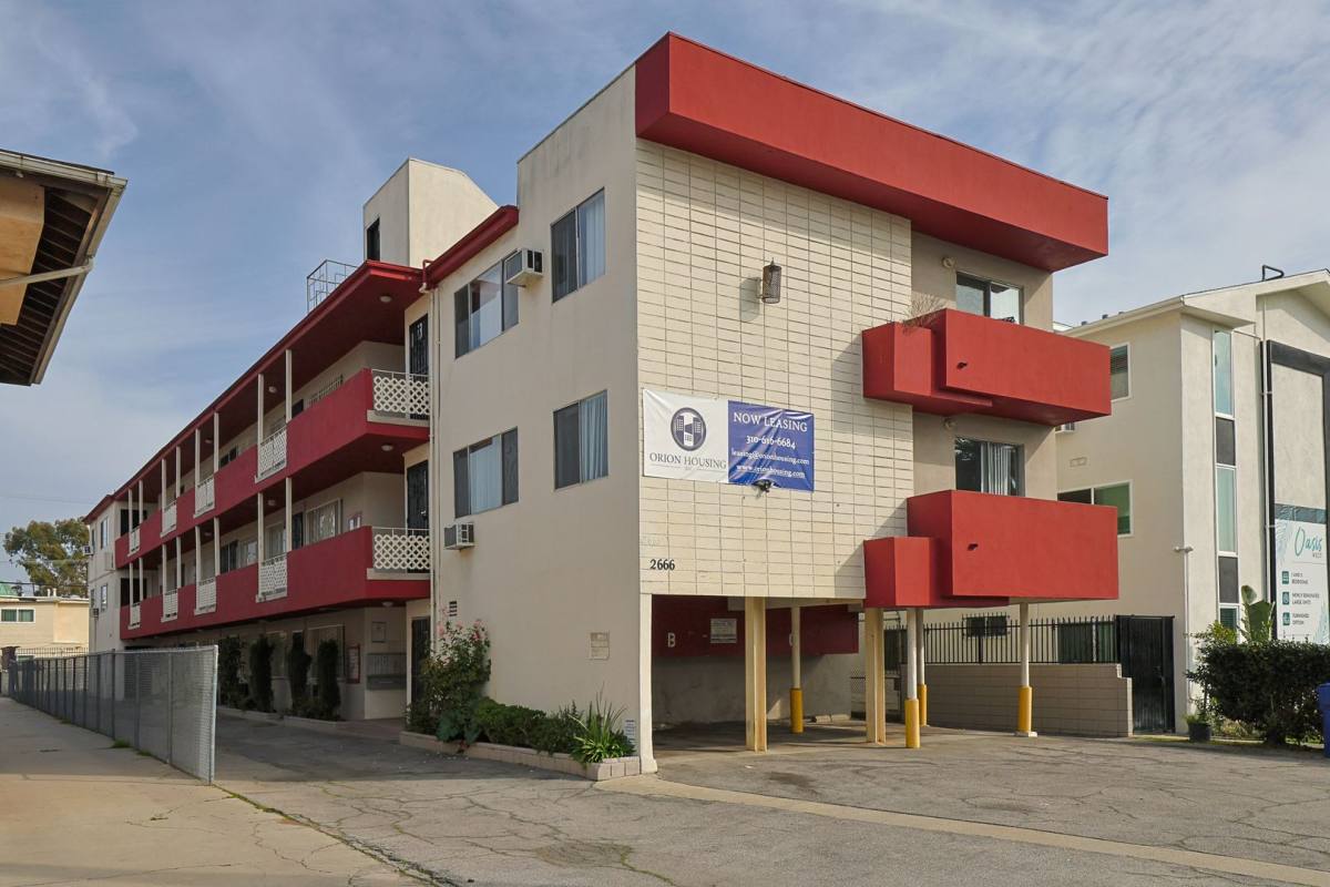 Apartment for rent at 2666 Ellendale Place, Los Angeles, CA 90007