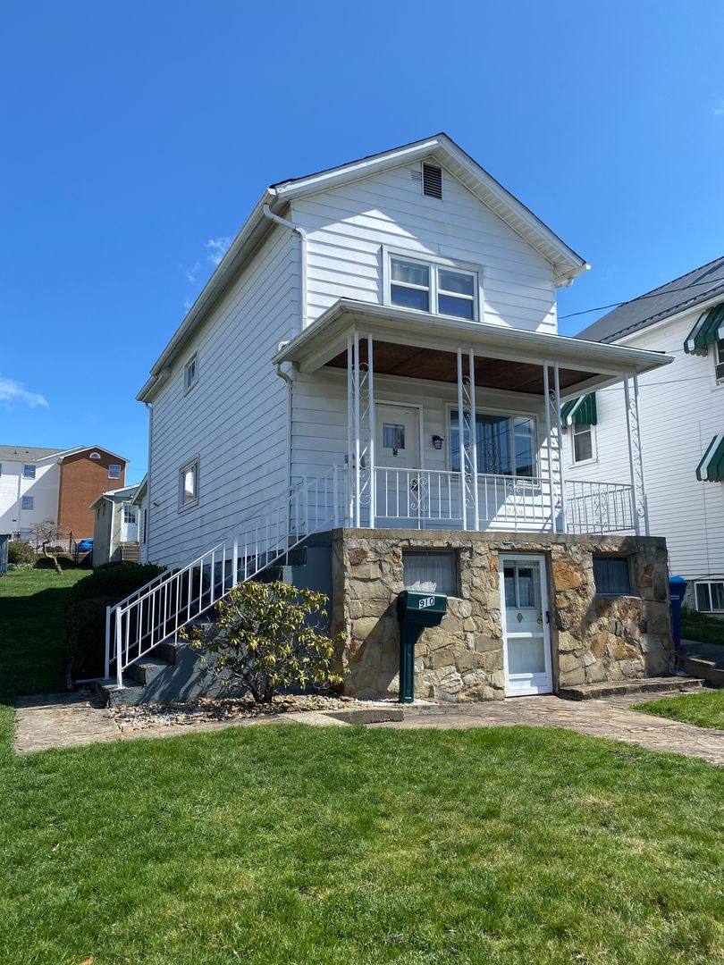 House for rent at 910 W Washington St, Mount Pleasant, PA 15666