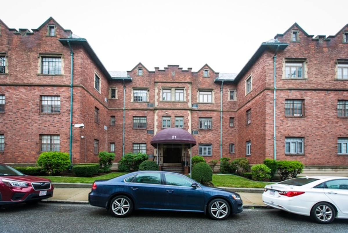 Apartment for rent at 21 Fruit St, Worcester, MA 01609