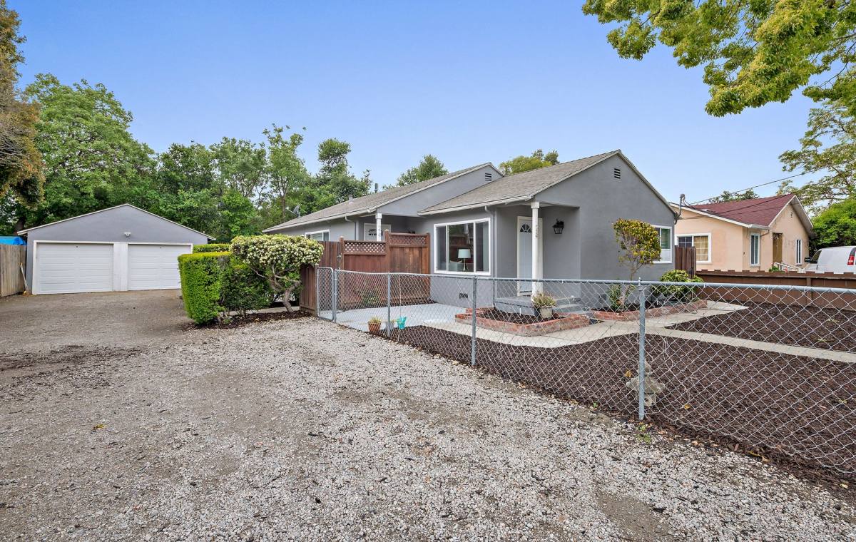 Apartment for rent at 26-28 Arrowhead Lane, Menlo Park, CA 94025