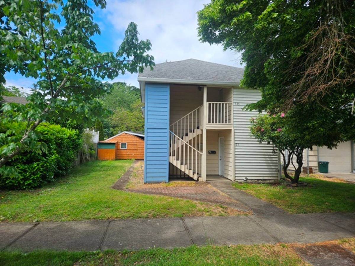 Apartment for rent at 525 535 19th St SE, Salem, OR 97301