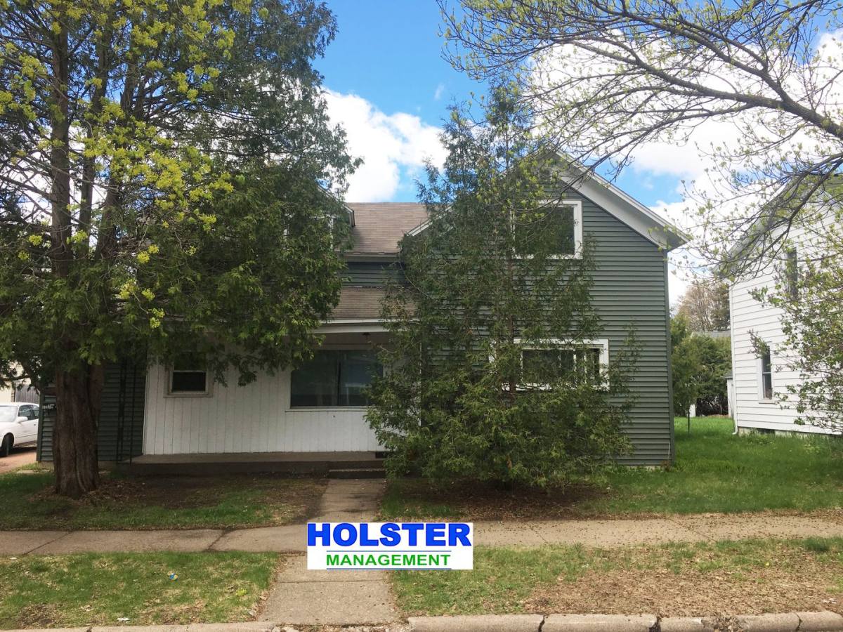 Apartment for rent at 930 S 4th Ave, Wausau, WI 54401
