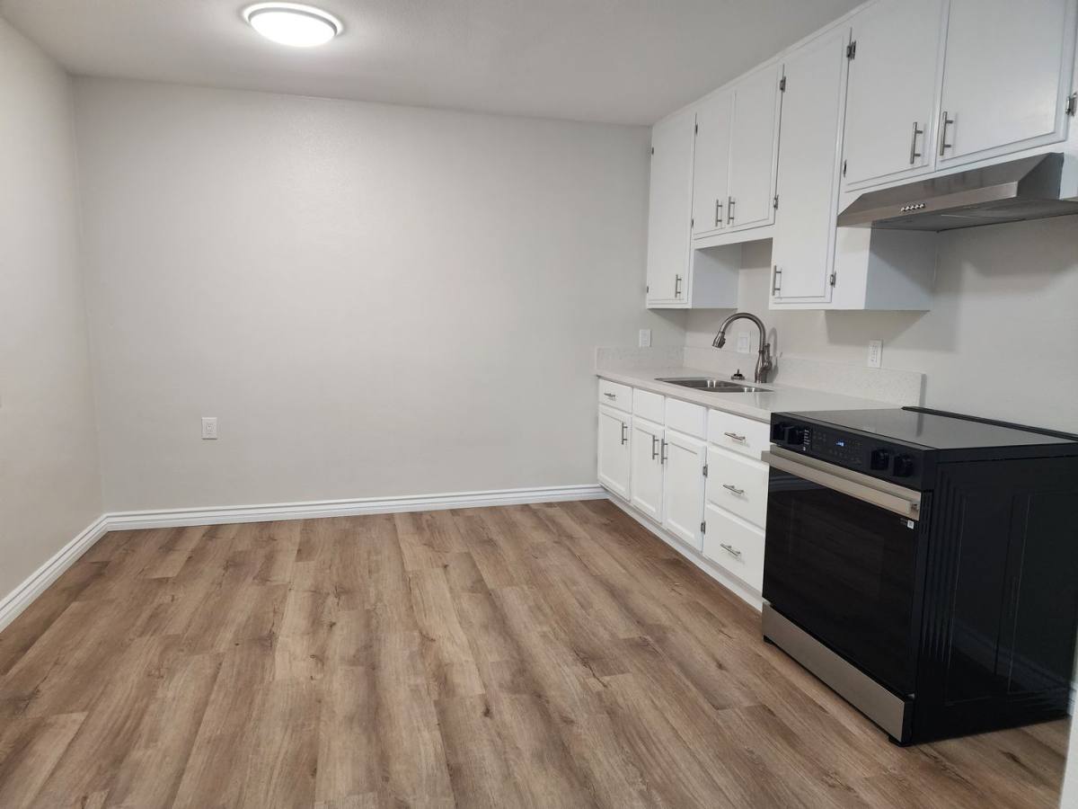 Apartment for rent at 1080-1084 E S St, Long Beach, CA 90805