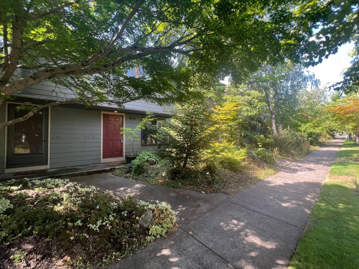 Townhouse for rent at 646 E Main St, Ashland, OR 97520
