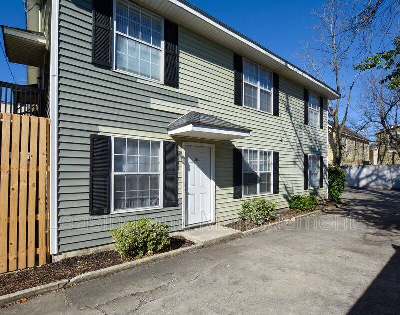 Apartment for rent at 104 Spring St, Charleston, SC 29403