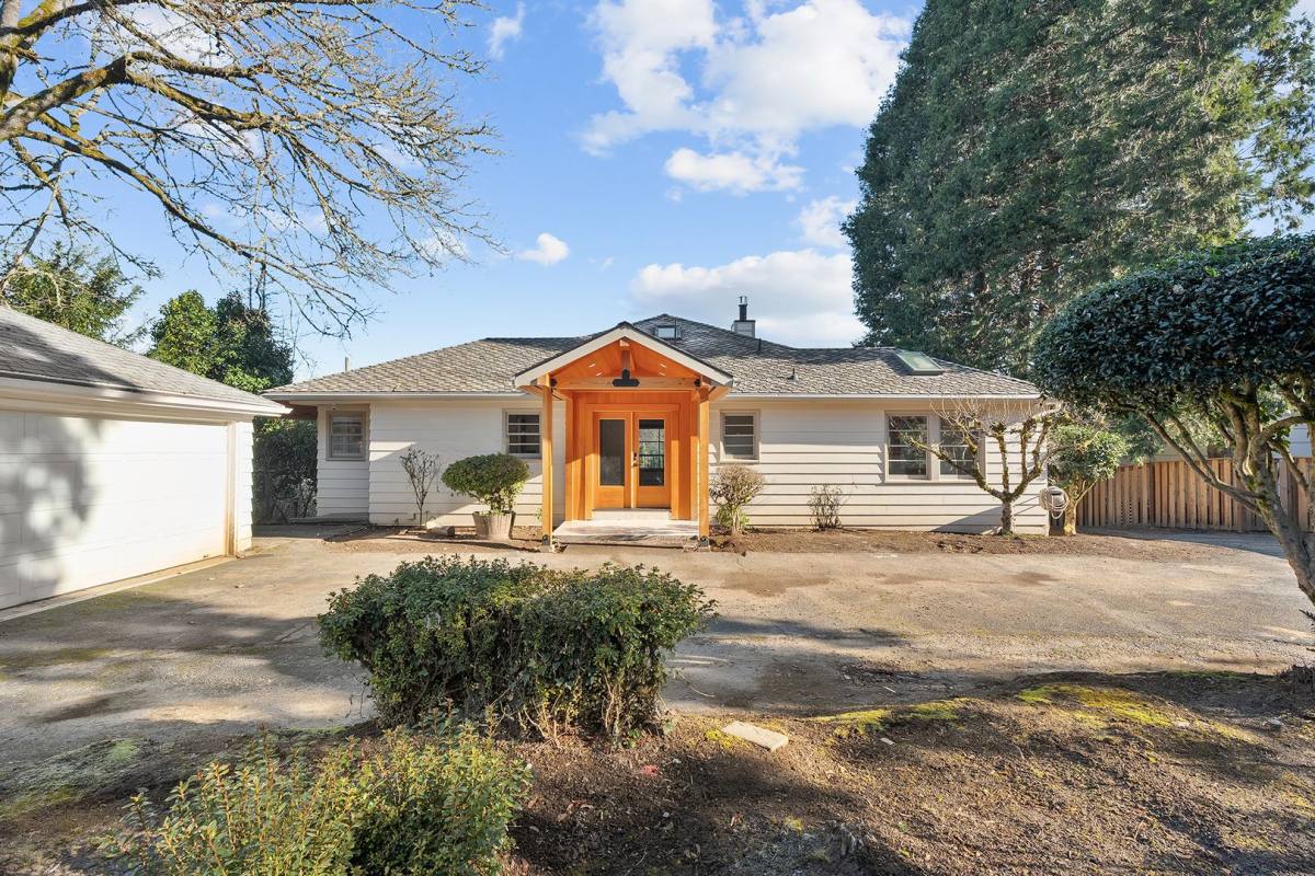 House for rent at 3144 Glenmorrie Dr, Lake Oswego, OR 97034