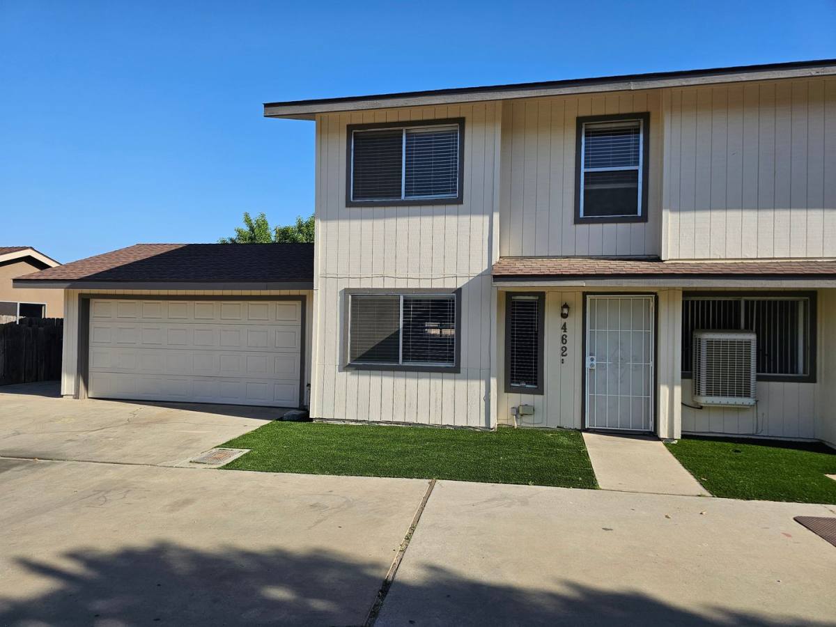 House for rent at 462 N Cherry St, Tulare, CA 93274