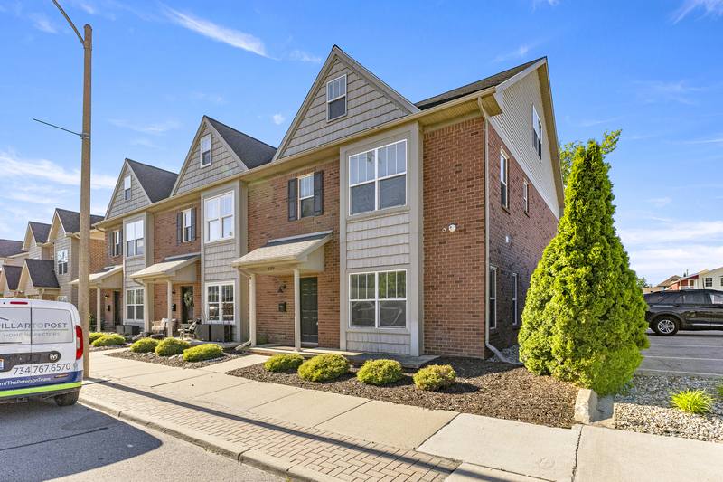 Condo for rent at 229 Oak St, Wyandotte, MI 48192