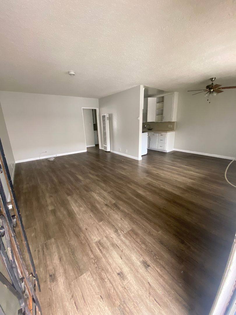 Apartment for rent at 912-922 Cedar Ave, Long Beach, CA 90813