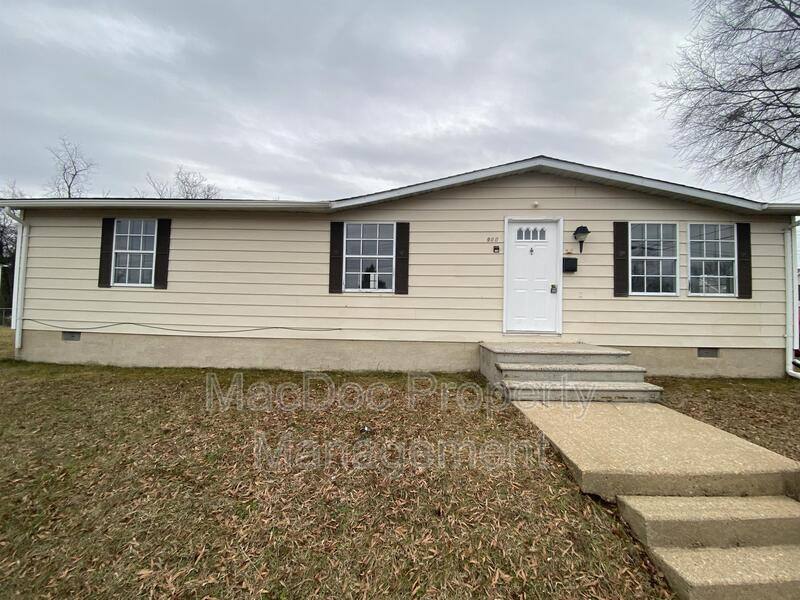 House for rent at 900 White St, Fredericksburg, VA 22401