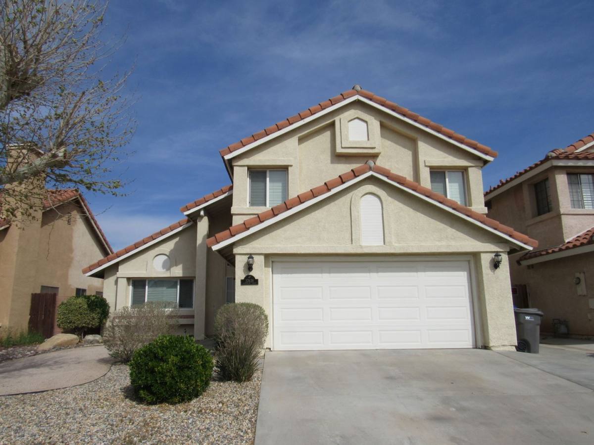 House for rent at 37638 Barrinson St, Palmdale, CA 93550