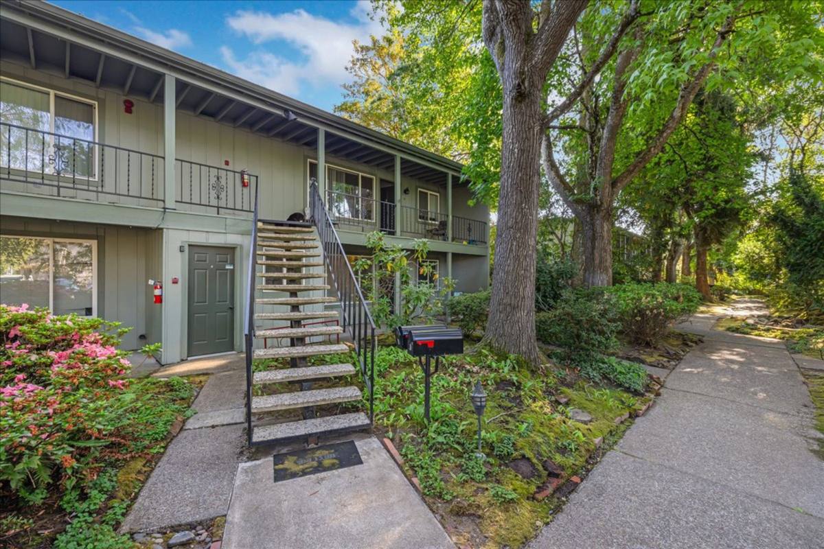 Apartment for rent at 2305 State St, Salem, OR 97301
