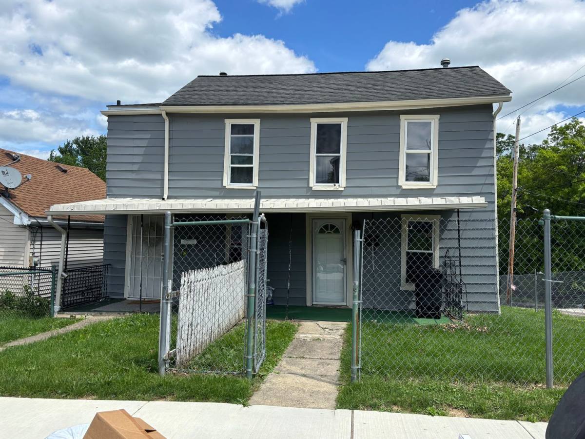 Apartment for rent at 102-104 Linn Ave, Washington, PA 15301