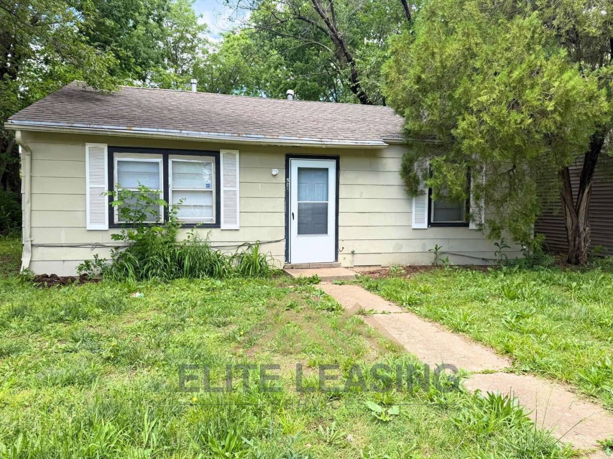 House for rent at 500 SE 35th St, Topeka, KS 66605