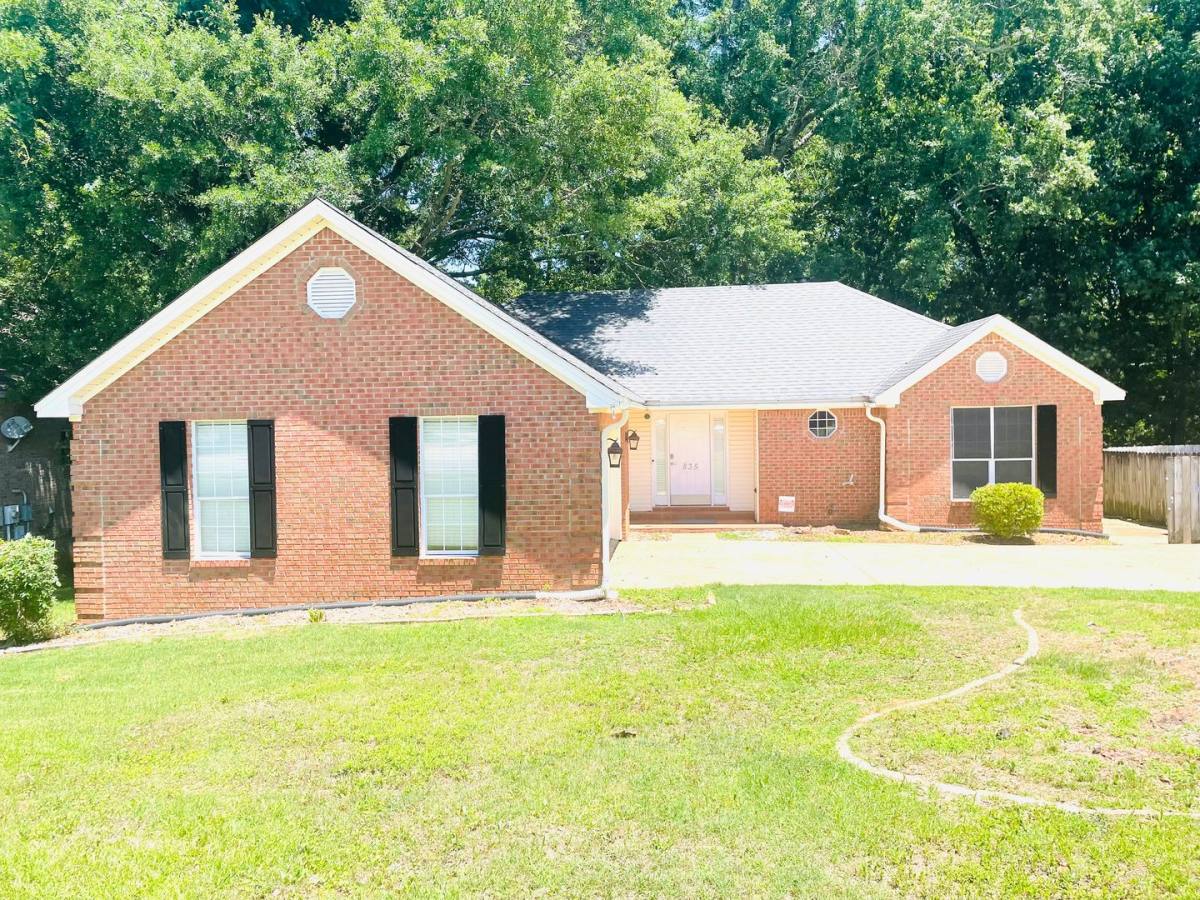 House for rent at 835 Heather Dr, Prattville, AL 36066