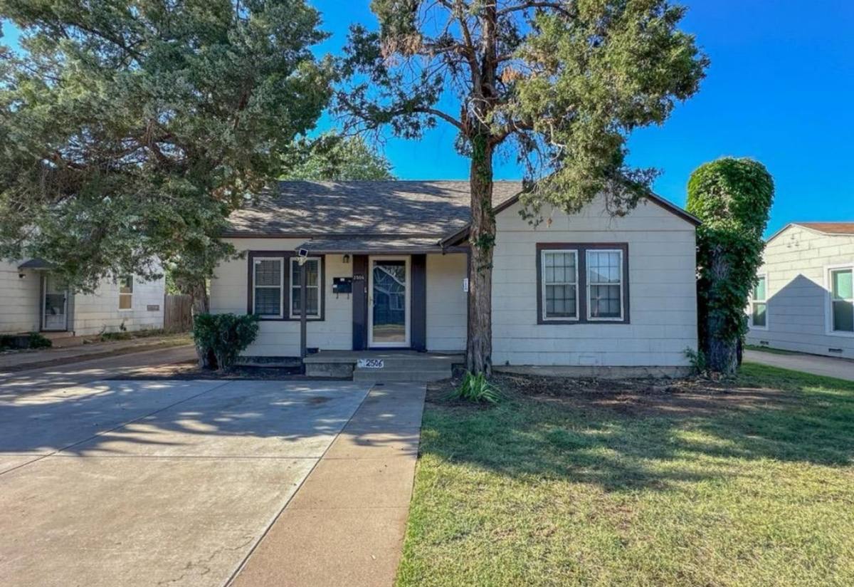 Townhouse for rent at 2506 26th St, Lubbock, TX 79411