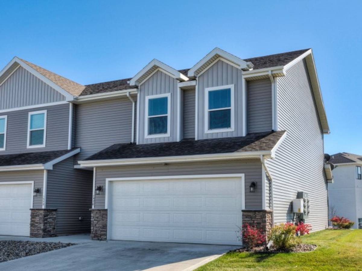 Townhouse for rent at 1598 SW Twin Gates Dr, Ankeny, IA 50023