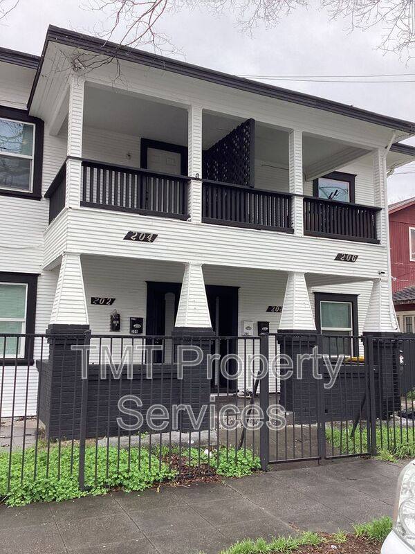 House for rent at 204 W Oak St, Stockton, CA 95203