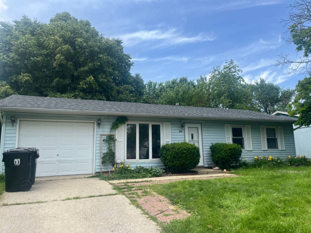 House for rent at 1314 Dillon Dr, Normal, IL 61761