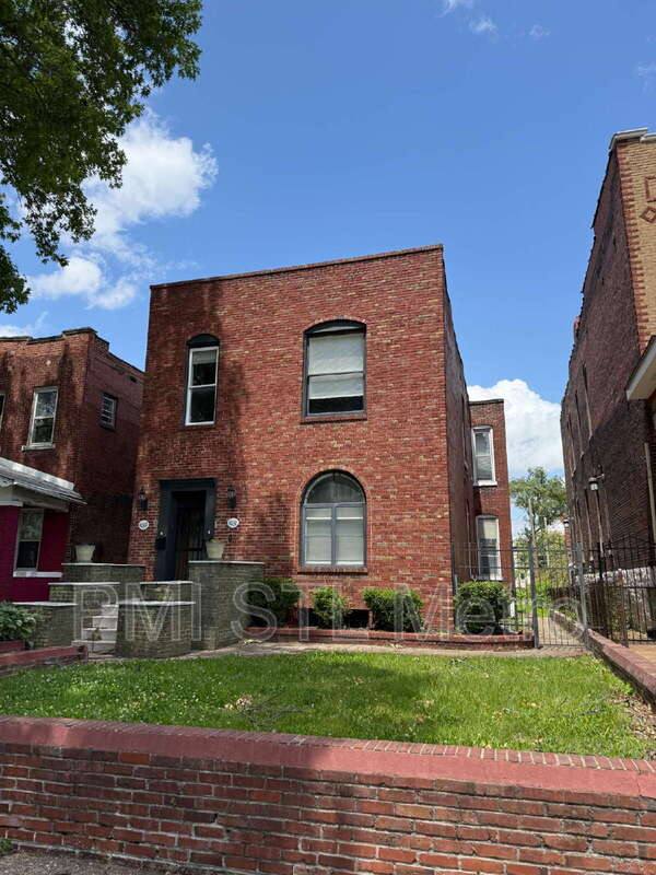 Townhouse for rent at 4037-4039 Enright Ave, Saint Louis, MO 63108