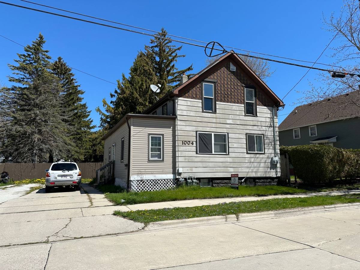 Townhouse for rent at 1004 20th St, Two Rivers, WI 54241