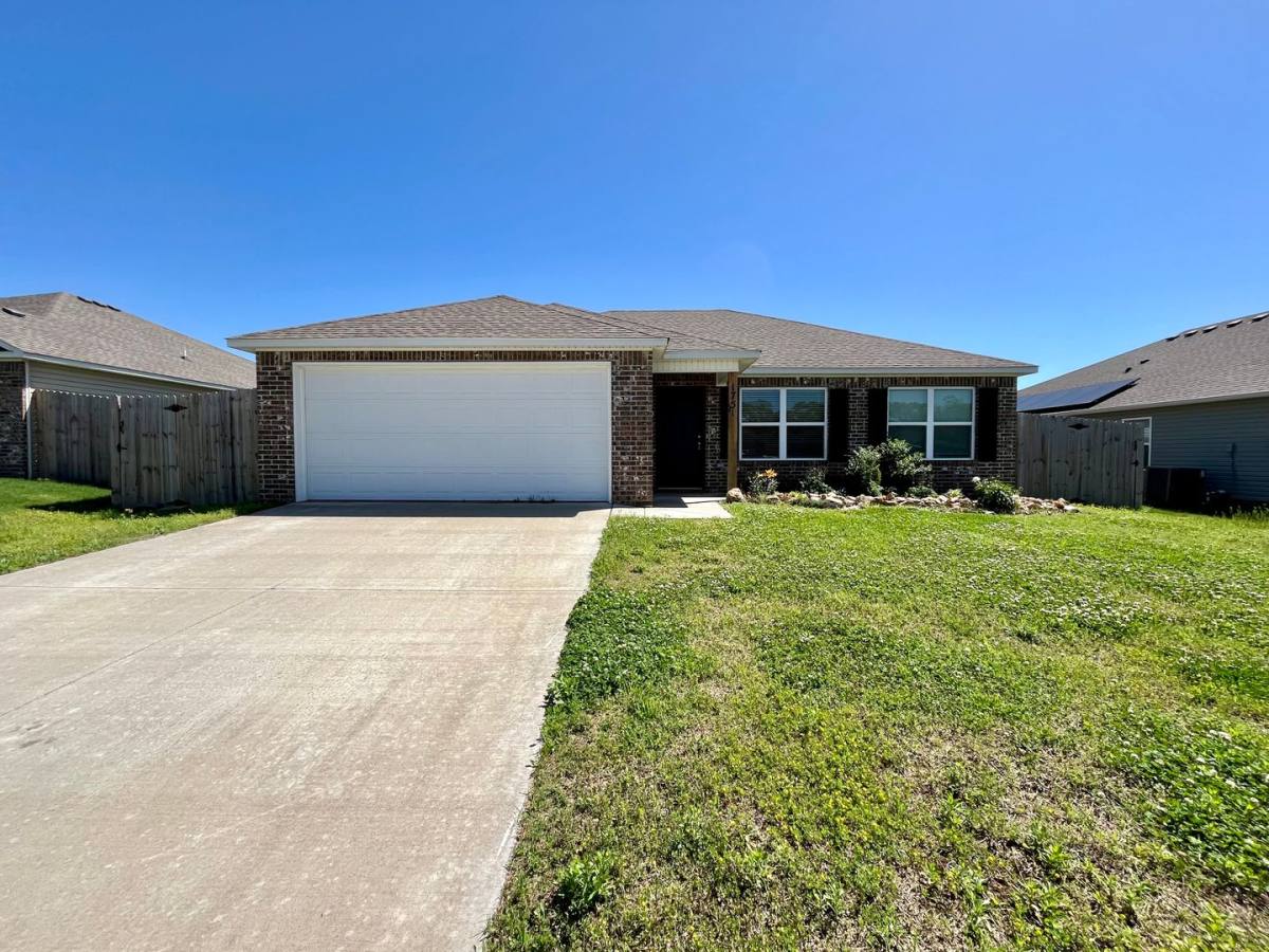 House for rent at 1751 Forest Dr, Centerton, AR 72719