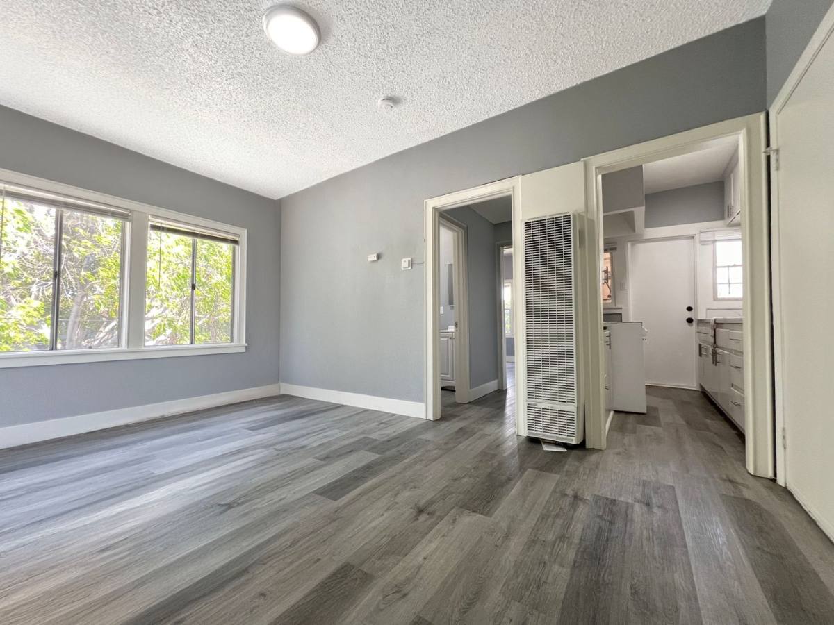 Apartment for rent at 454 Rose Ave, Long Beach, CA 90802