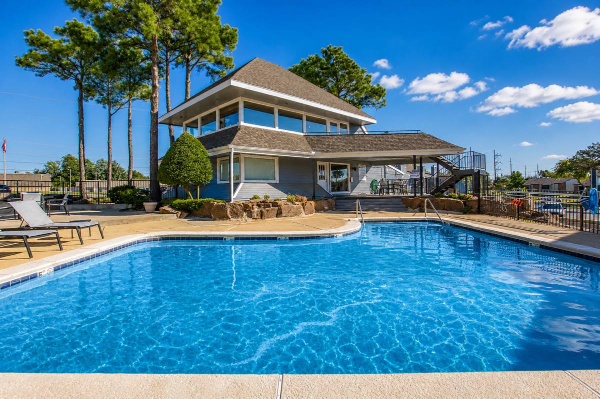 Apartment for rent at Riverbend, 1502 E Lindsey Ave, Norman, OK 73071